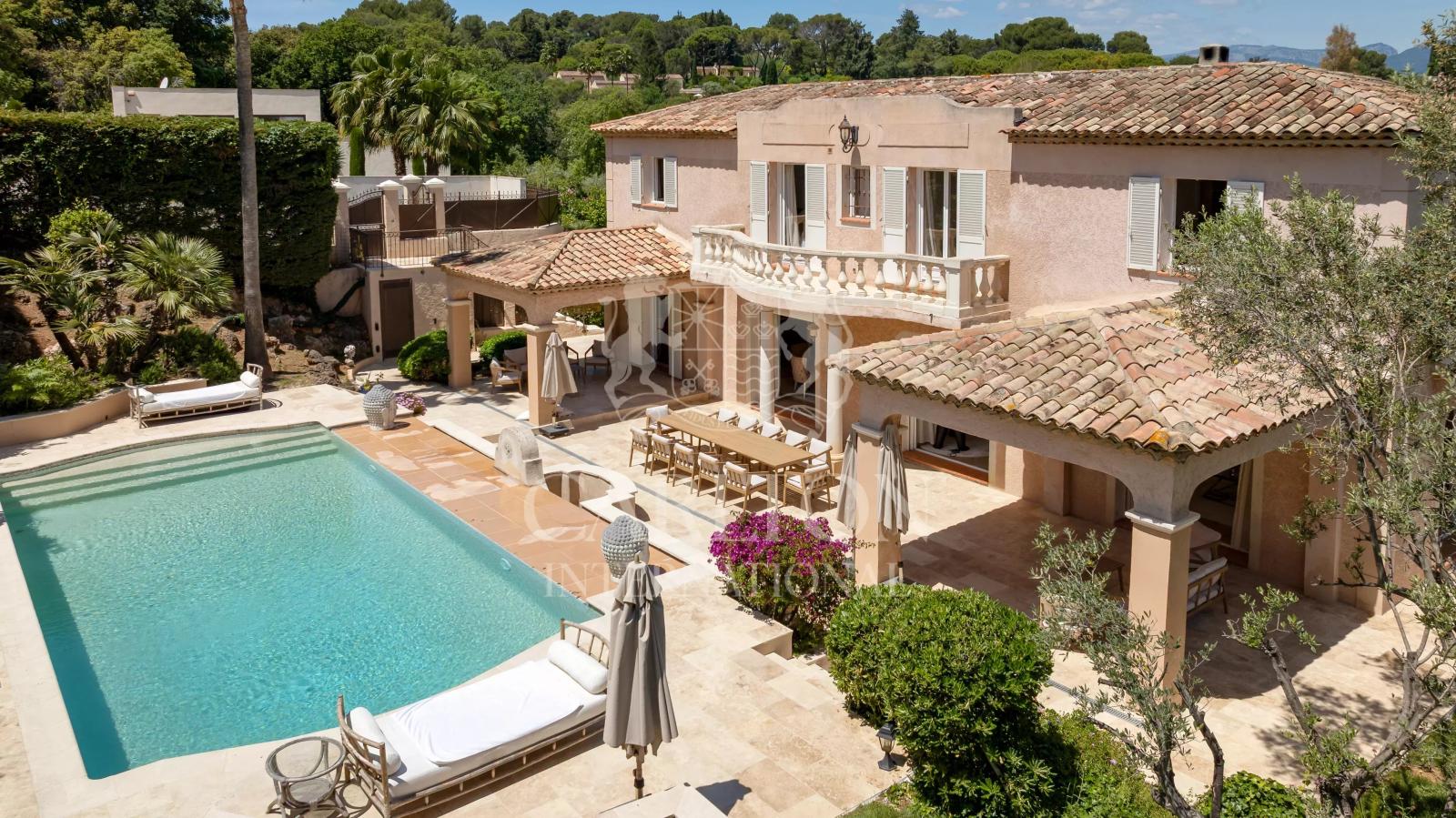 Biot – Élégante propriété au sein d’un domaine privé sécurisé