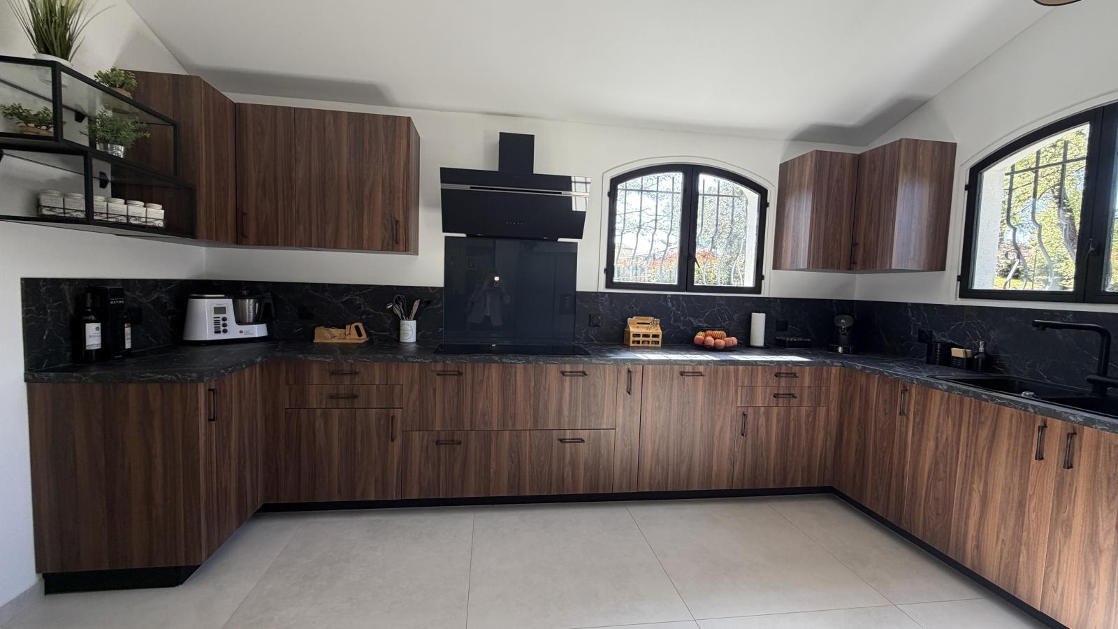 Roquefort-les-Pins – Villa rénovée de 208 m² avec piscine chauffée et jardin