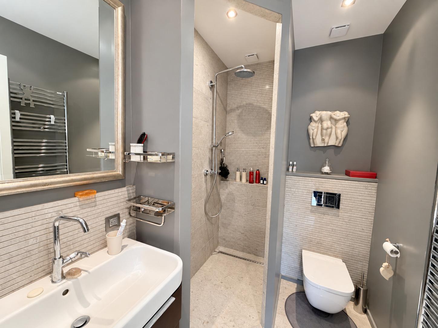 Cap-d’Ail – Élégant appartement à l’esprit villa, jardin privatif, piscine et vue mer