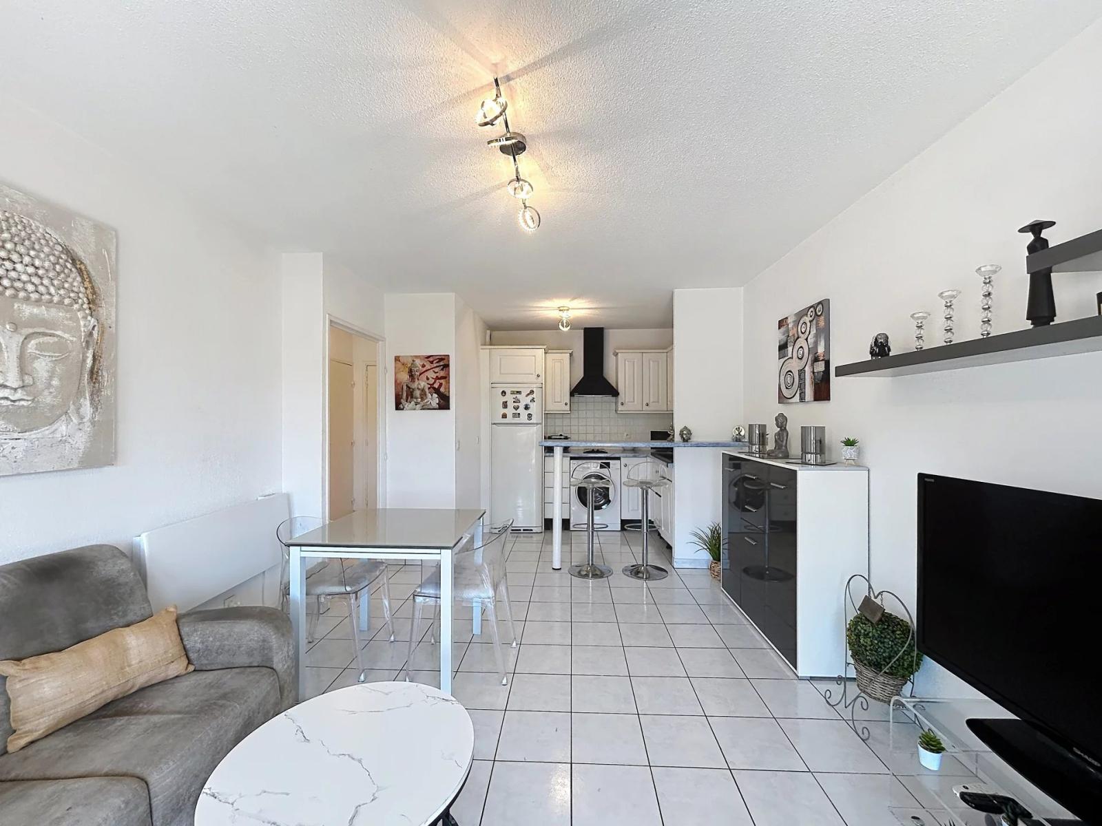 CANNES PETIT JUAS - 2P DERNIER ÉTAGE - SANS VIS A VIS