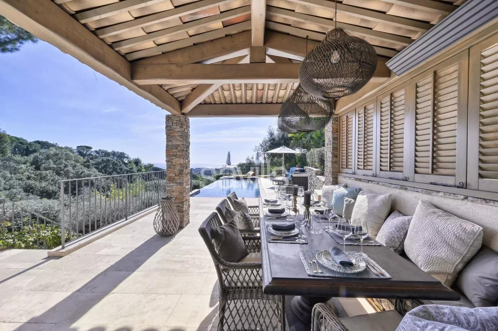 Charmante villa vue mer à proximité de la plage de Gigaro