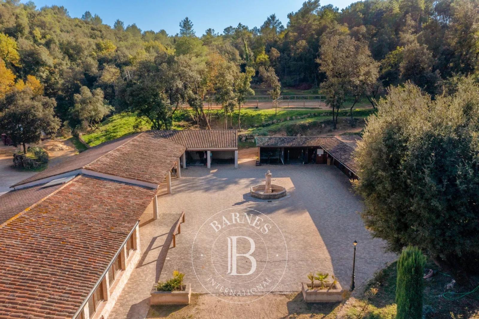 Entre Cannes et Monaco - Unique propriété équestre de près de 8 hectares avec bastide en pierre