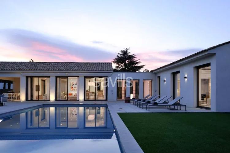 Saint-Tropez villa contemporaine cinq chambres proche à pieds du centre ville