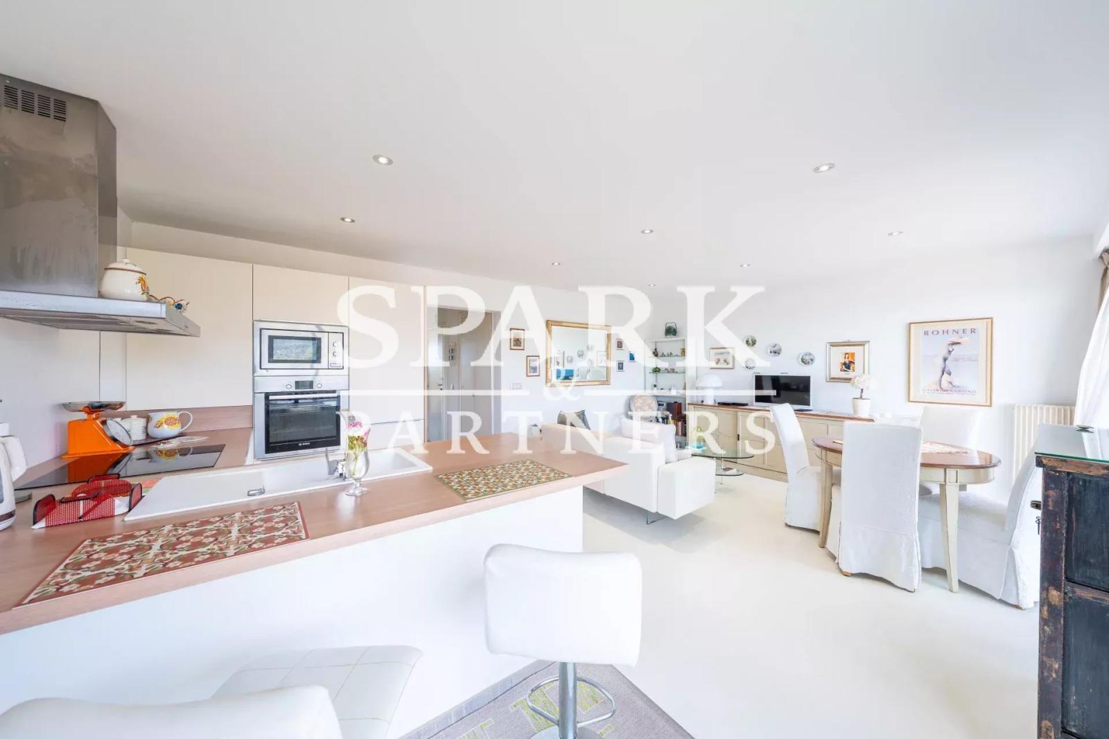 Roquebrune Cap Martin - Bel appartement dernière étage - vue mer