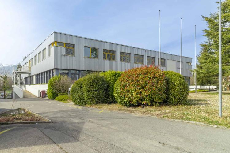 BÂTIMENT MULTIFONCTIONNEL DE 3 NIVEAUX À MEYRIN