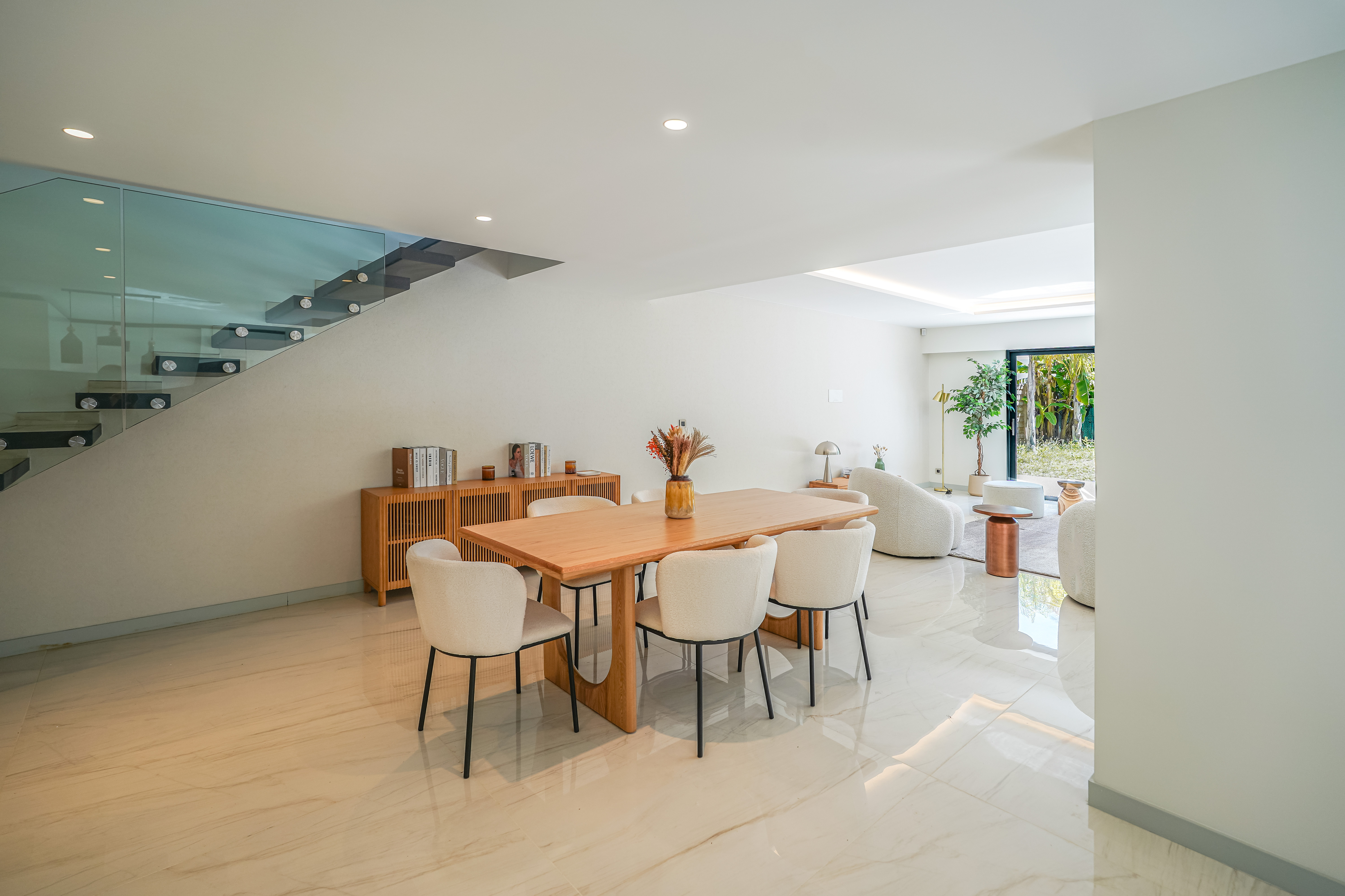 f63e6_salle-manger-bis-valeri-agency-by-jm-barei-saint-jean-cap-ferrat-1782209457.jpg