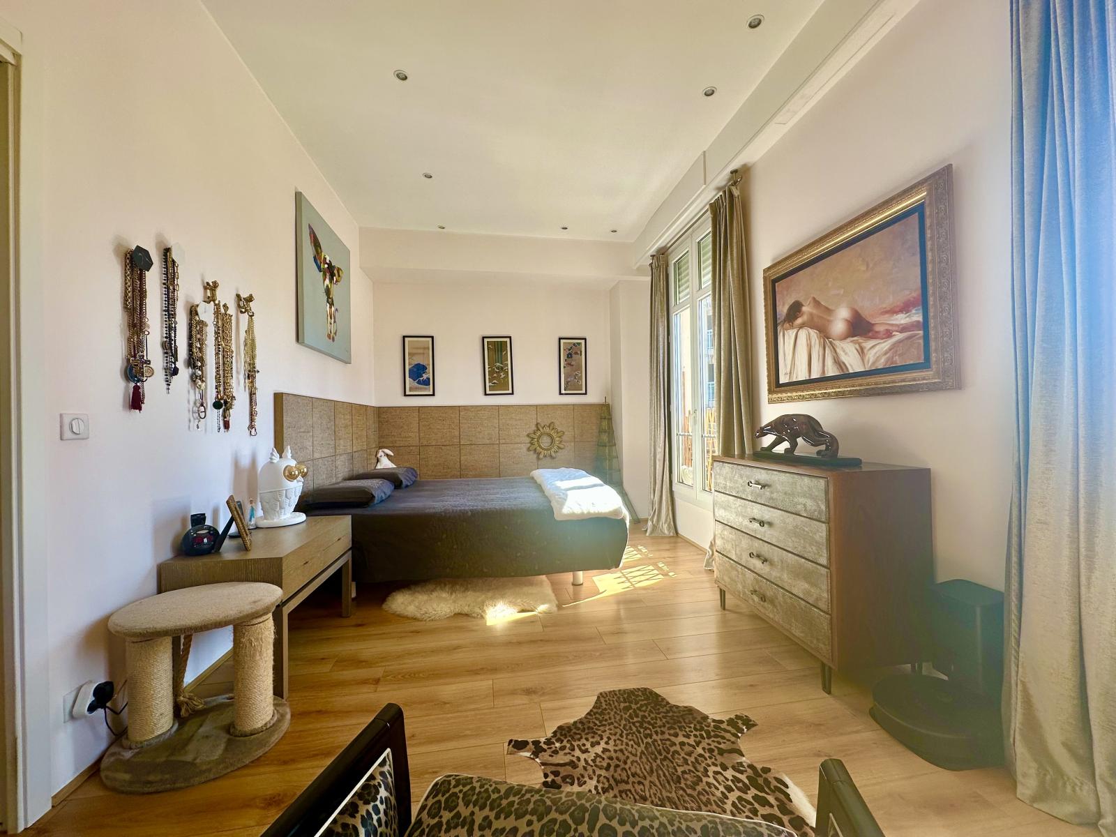 MAGNIFIQUE APPARTEMENT BOURGEOIS EN PENTHOUSE VUE MER