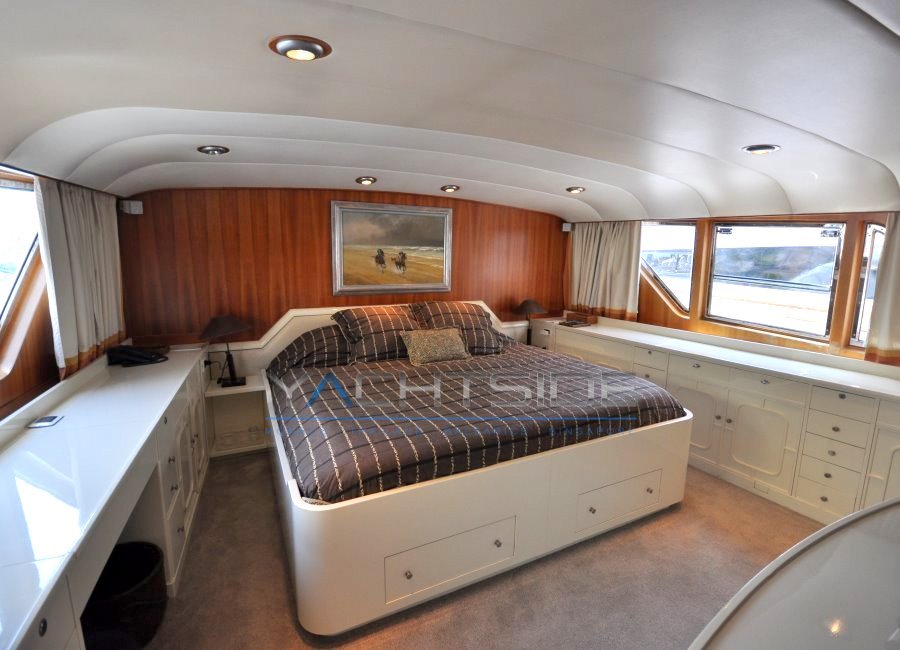 836ae_zxrp9_crn_115_-_motor_yachts_ava_1976_19.jpg