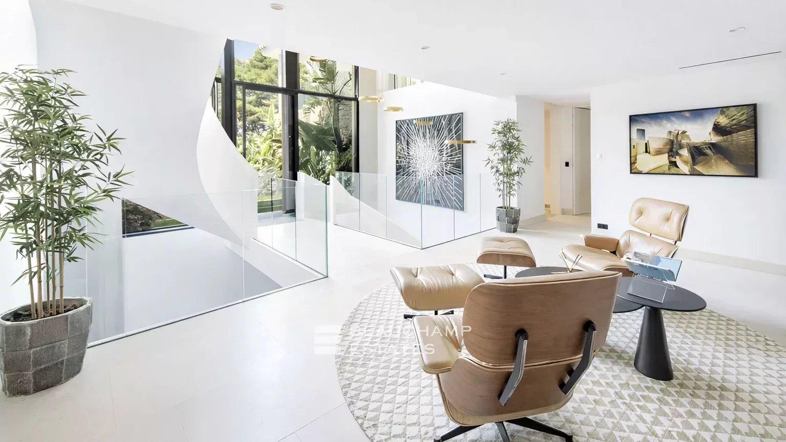 Villa contemporaine ultra luxueuse dans le prestigieux domaine des Parcs de Saint-Tropez.