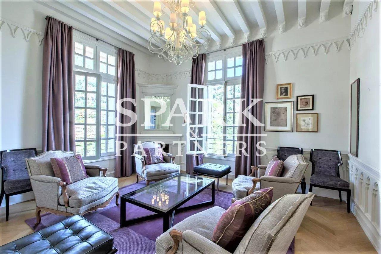 Roquebrune Cap Martin - Villa de prestige limitrophe Monaco