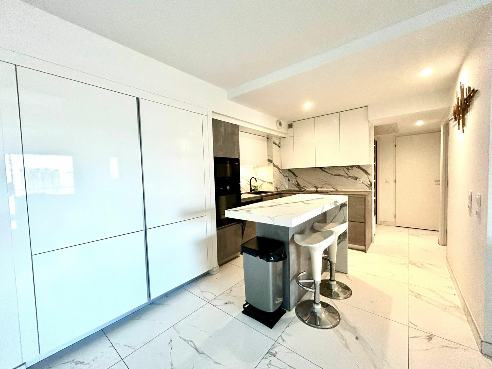 Superbe appartement meublé 3 pièces avec terrasse, à proximité immédiate de Monaco