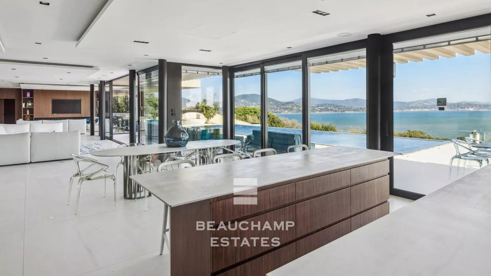Vue mer majestueuse – Villa contemporaine d’exception, Saint-Tropez, 6 chambres, adresse prestigieuse