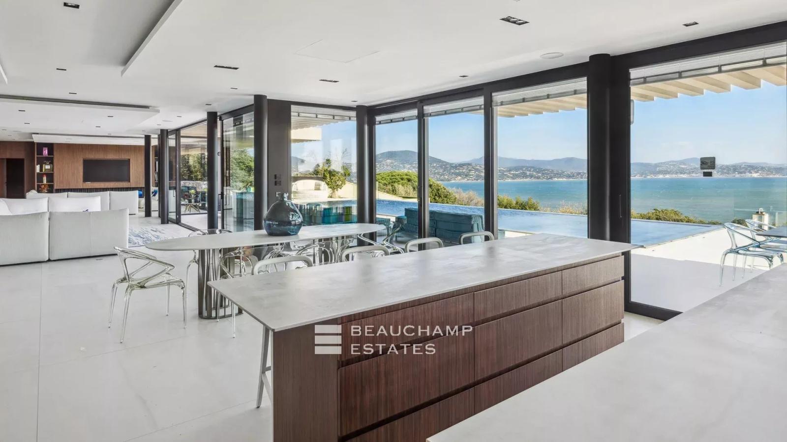 Vue mer majestueuse – Villa contemporaine d’exception, Saint-Tropez, 6 chambres, adresse prestigieuse