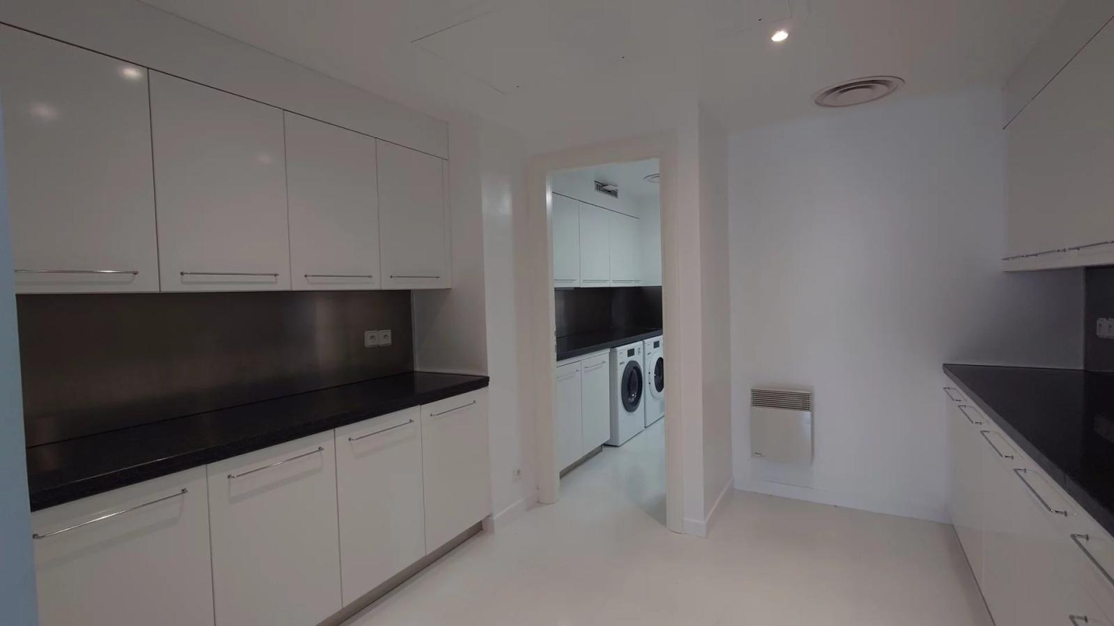 LOCATION – 7 PIÈCES AVEC PISCINE – DERNIER ÉTAGE – MEMMO CENTER – VUE MER PANORAMIQUE