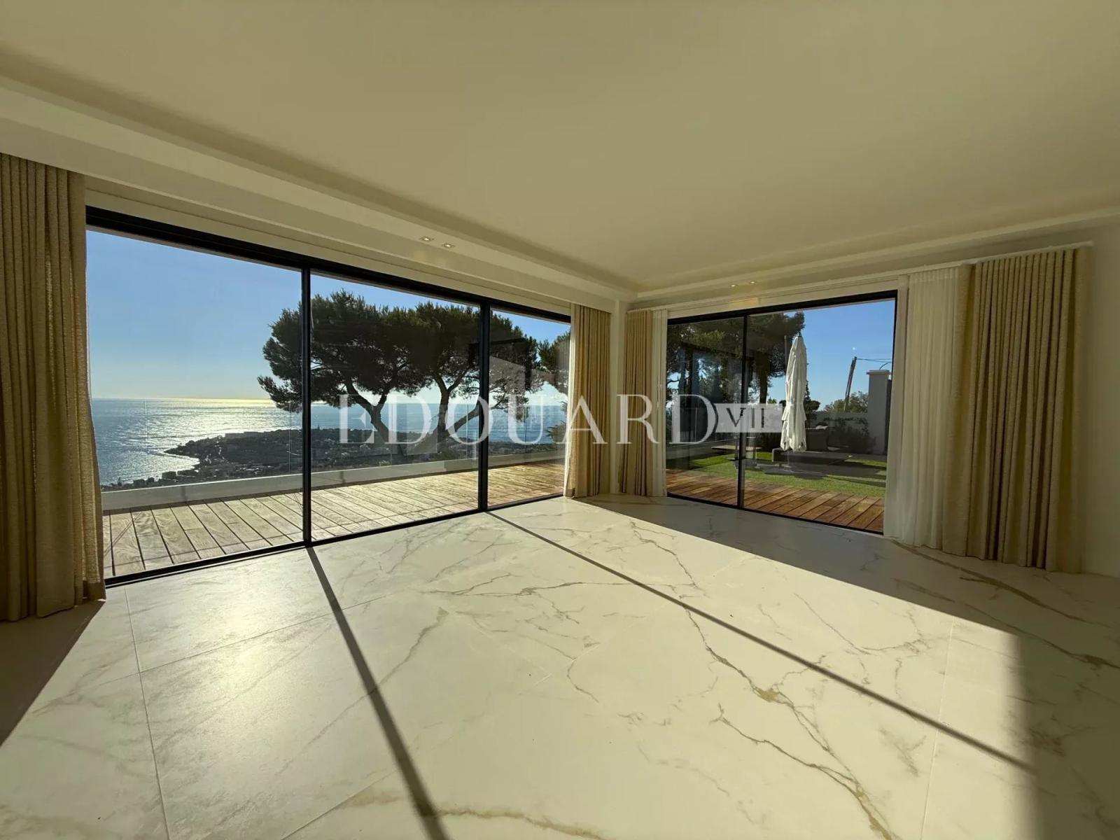 Villa entièrement rénovée avec grandes terrasses, superbe vue mer panoramique et piscine
