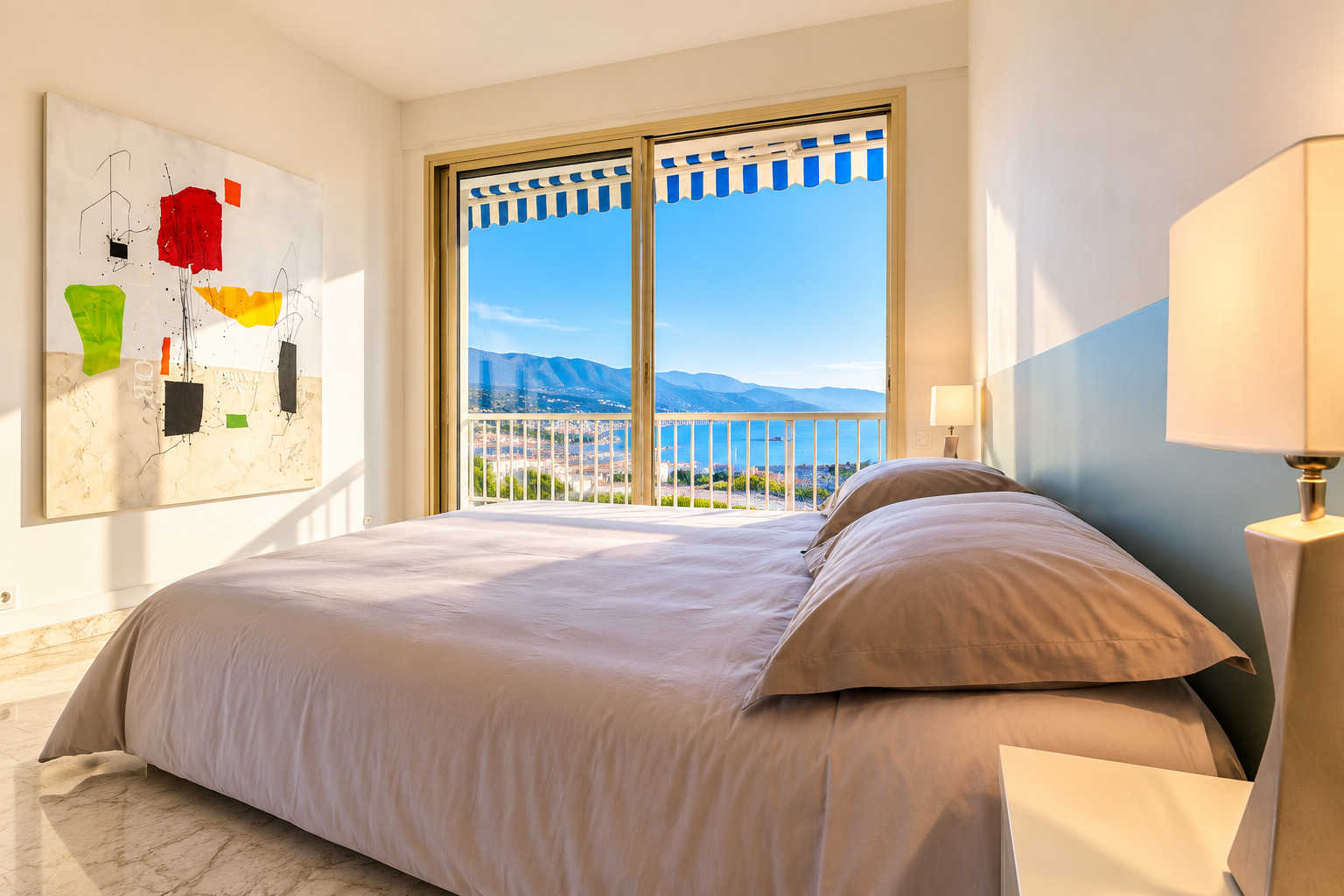 f8f14_chambre-lumineuse-avec-vue-sur-la-mer-1793003110.jpg