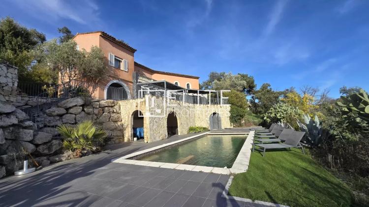 MAISON 6 PIÈCES 218 m² + PISCINE & GARAGE – TANNERON