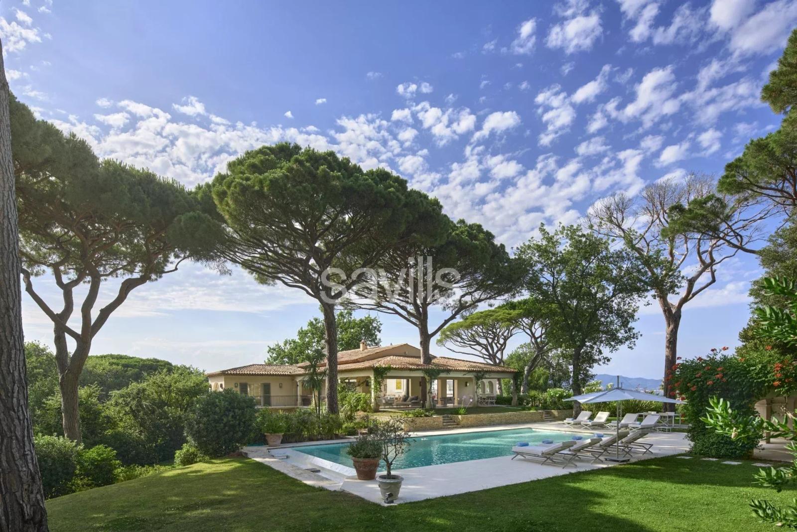 Propriété prestigieuse avec piscine et tennis