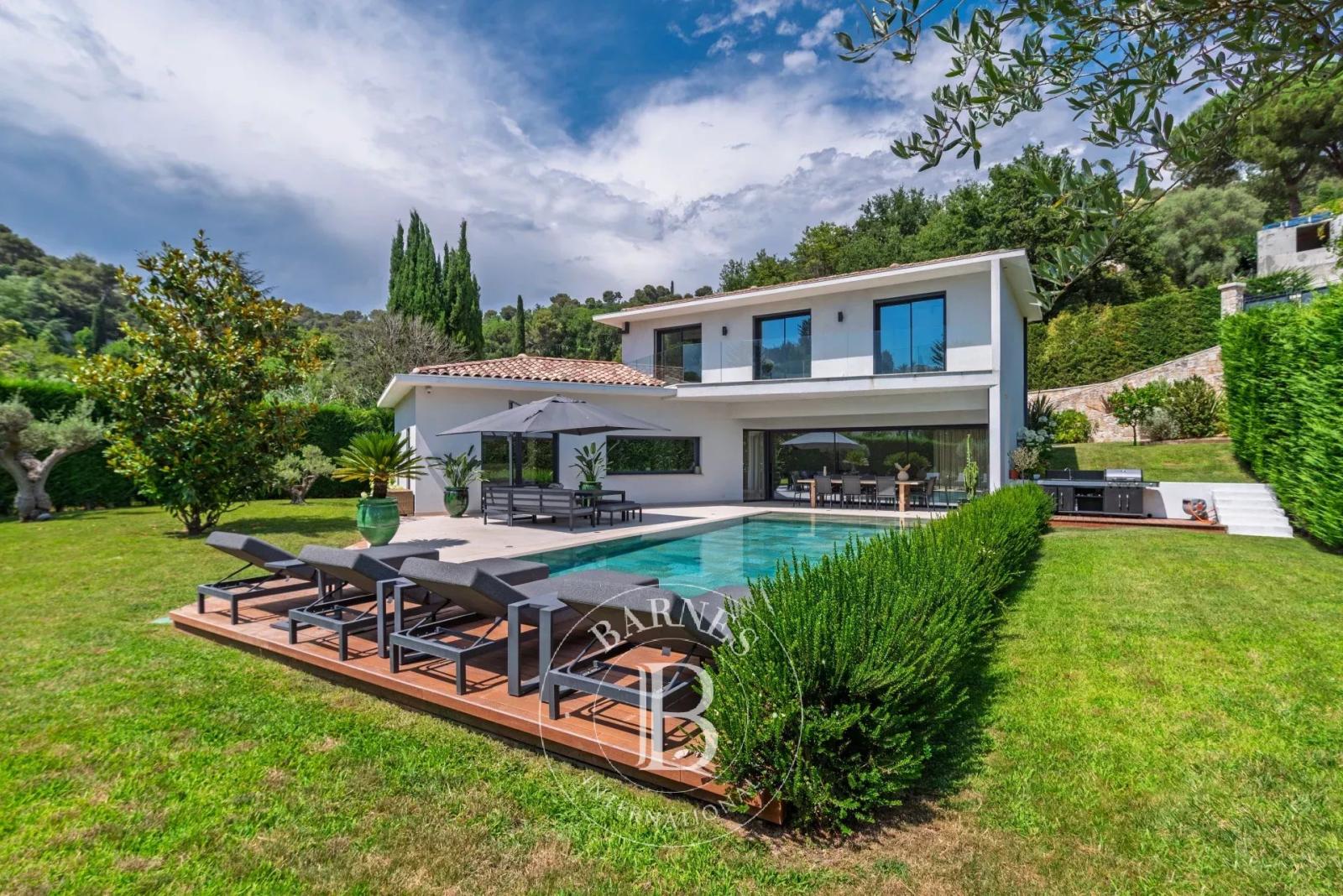 Saint-Paul-de-Vence - villa contemporaine avec piscine à deux pas du village