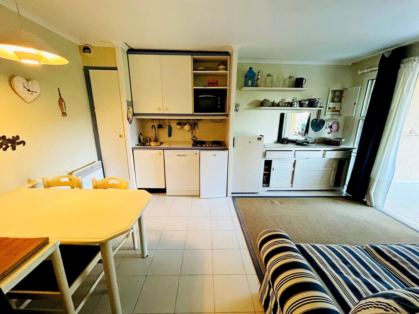 AGAY CAP ESTEREL 2 PIÈCES TRAME LARGE AVEC JARDIN