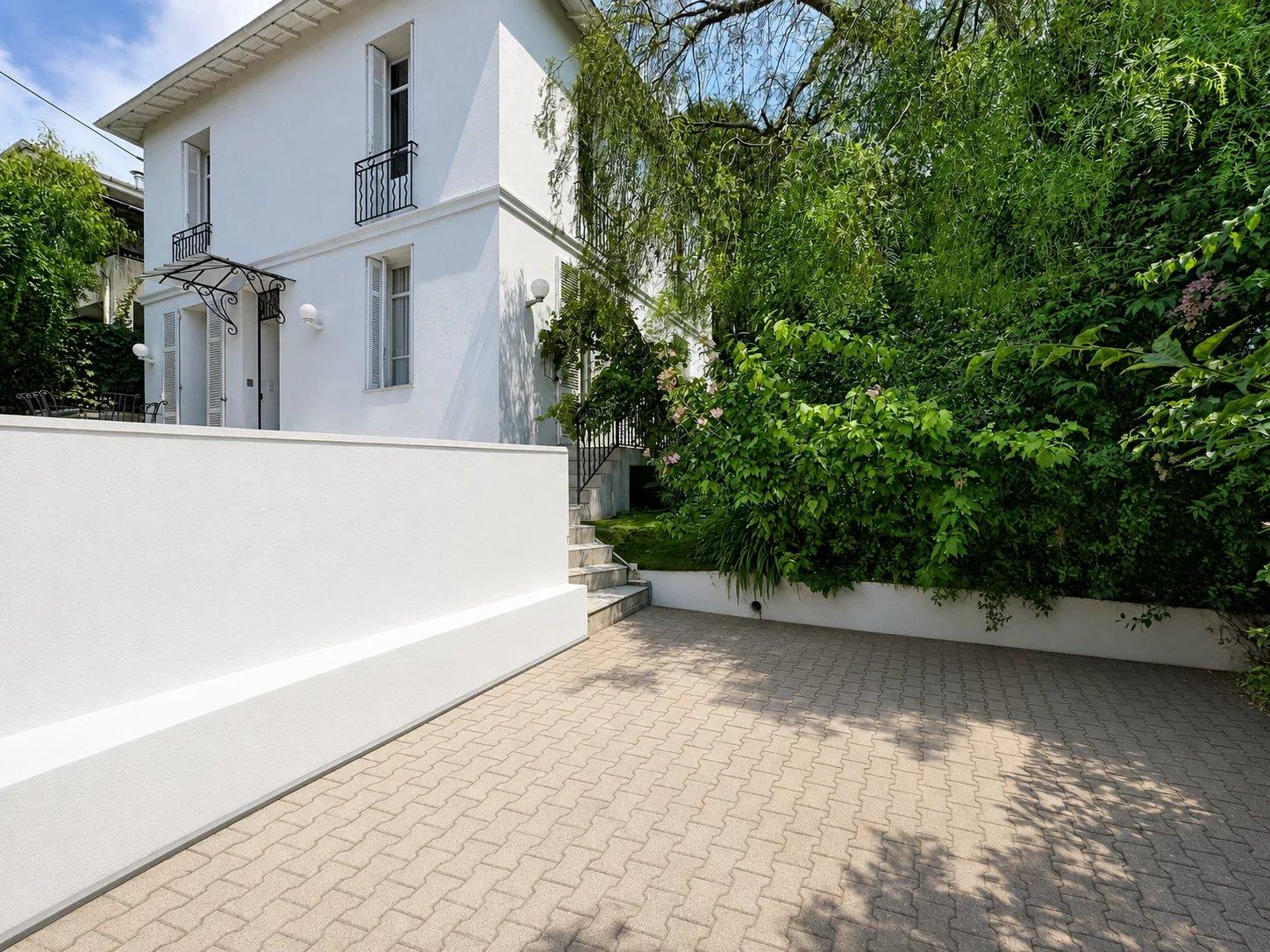 MAISON DE CHARME 180m2 CENTRE JARDIN PISCINE PARKING