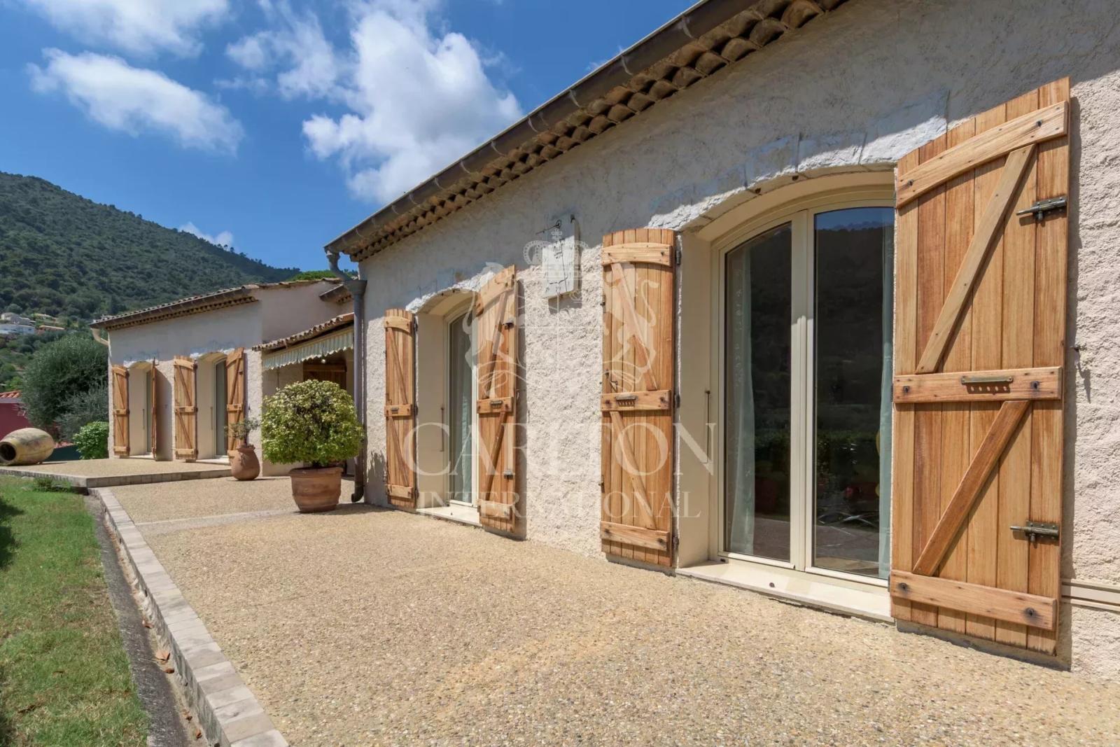 Havre de paix, proche de Nice, villa avec piscine