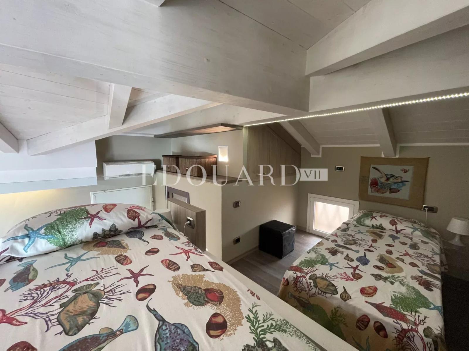 En exclusivité jolie villa rénovée avec deux terrasses, jardin, magnifique vue mer et deux parkings