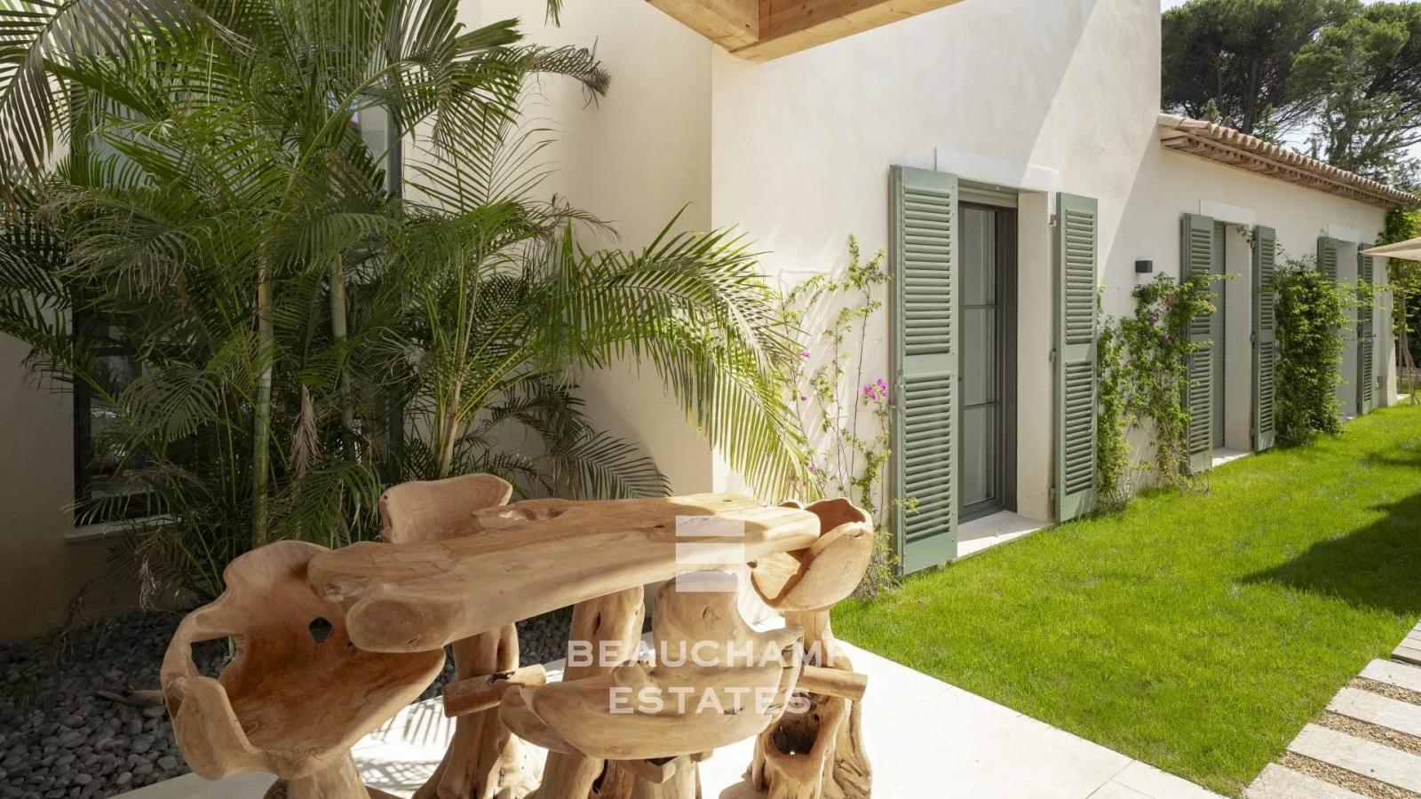 Sublime villa neuve à pieds du centre de Saint-Tropez et de la plage