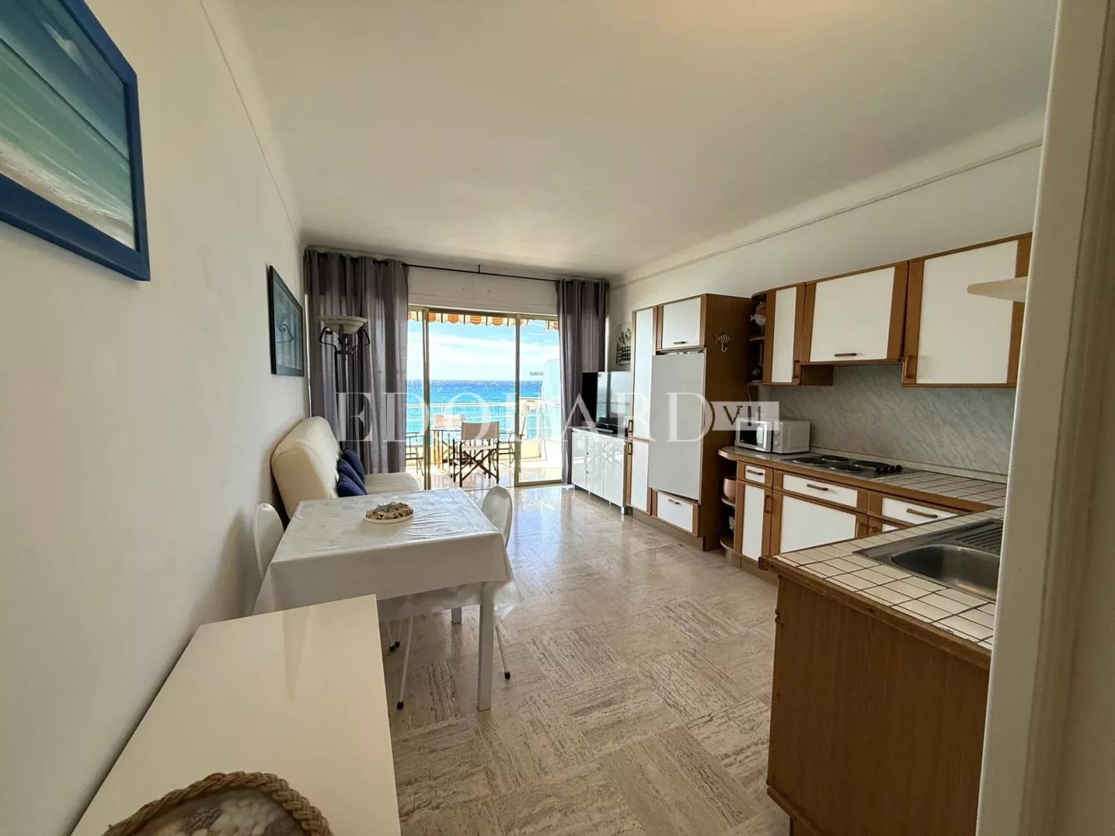 En exclusivité trois pièces face aux plages avec terrasse, splendide vue mer panoramique et garage