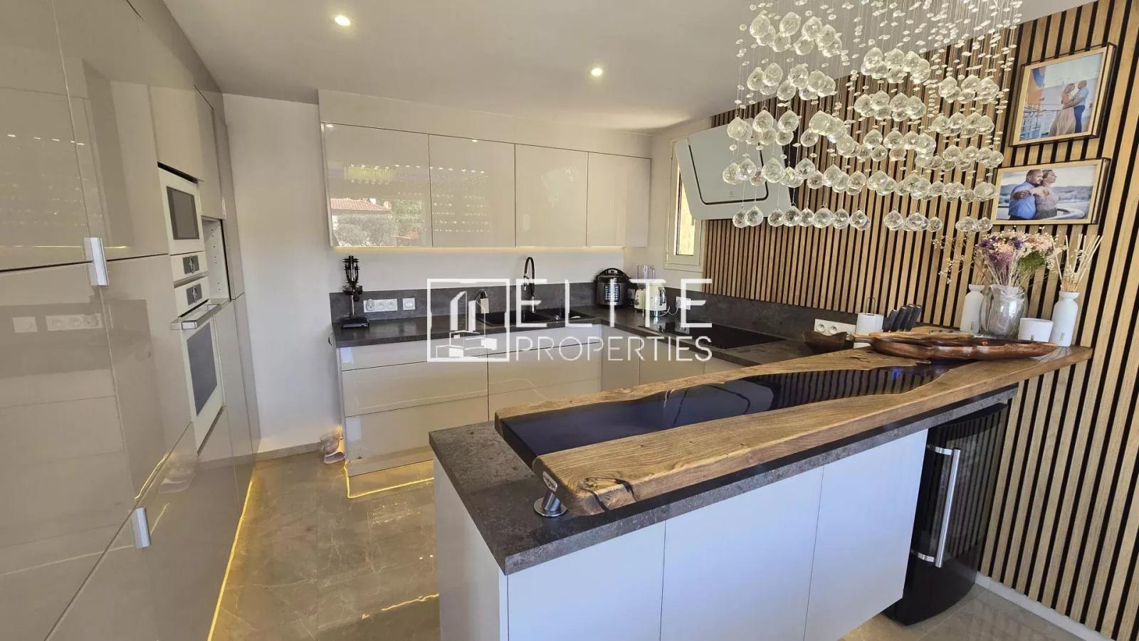 VILLA 10 PIECES 260m²  VUE DEGAGEE VALLAURIS