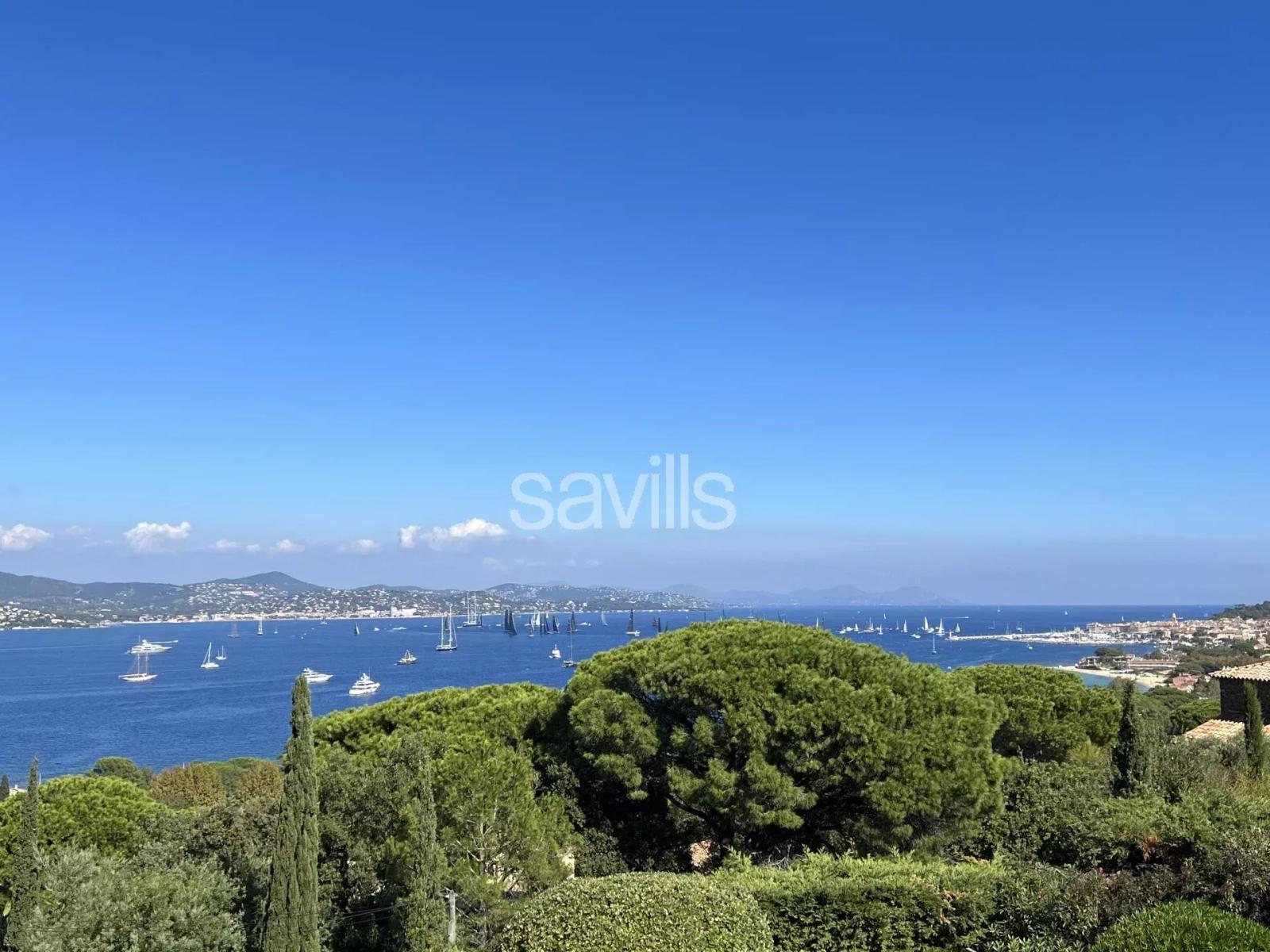 Somptueuse villa avec vue panoramique sur le Golfe de Saint-Tropez