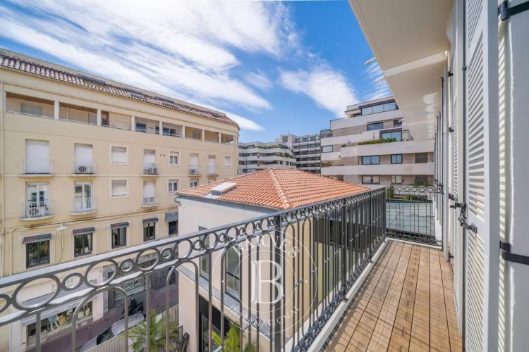 EXCLUSIVITÉ - CANNES ARRIÈRE CROISETTE - 4 PIÈCES - BALCON - APERÇU MER