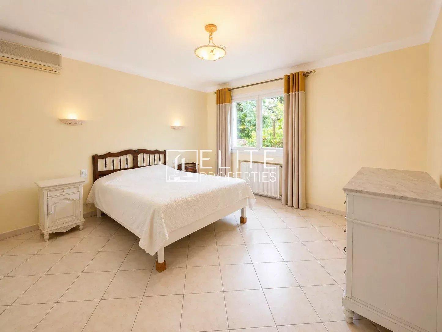 LA ROQUETTE SUR SIAGNE , maison de 4 logements sur parcelle de 1990 m²