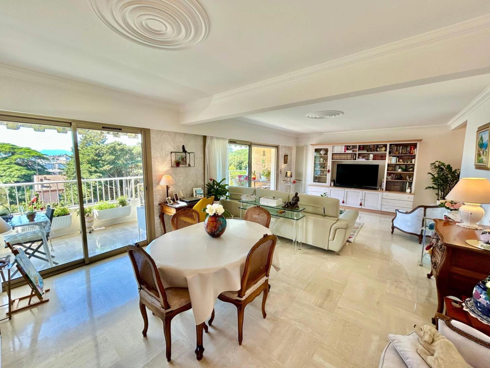 Montrose – Dernier étage avec terrasse, lumineux 4 pièces avec double garage