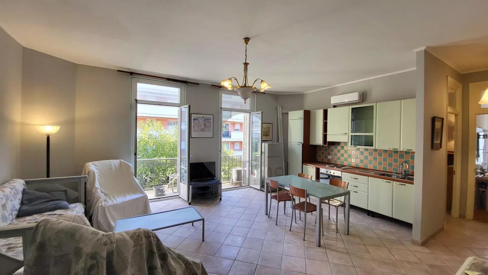 Menton - Appartement 4 Pièces avec deux balcons