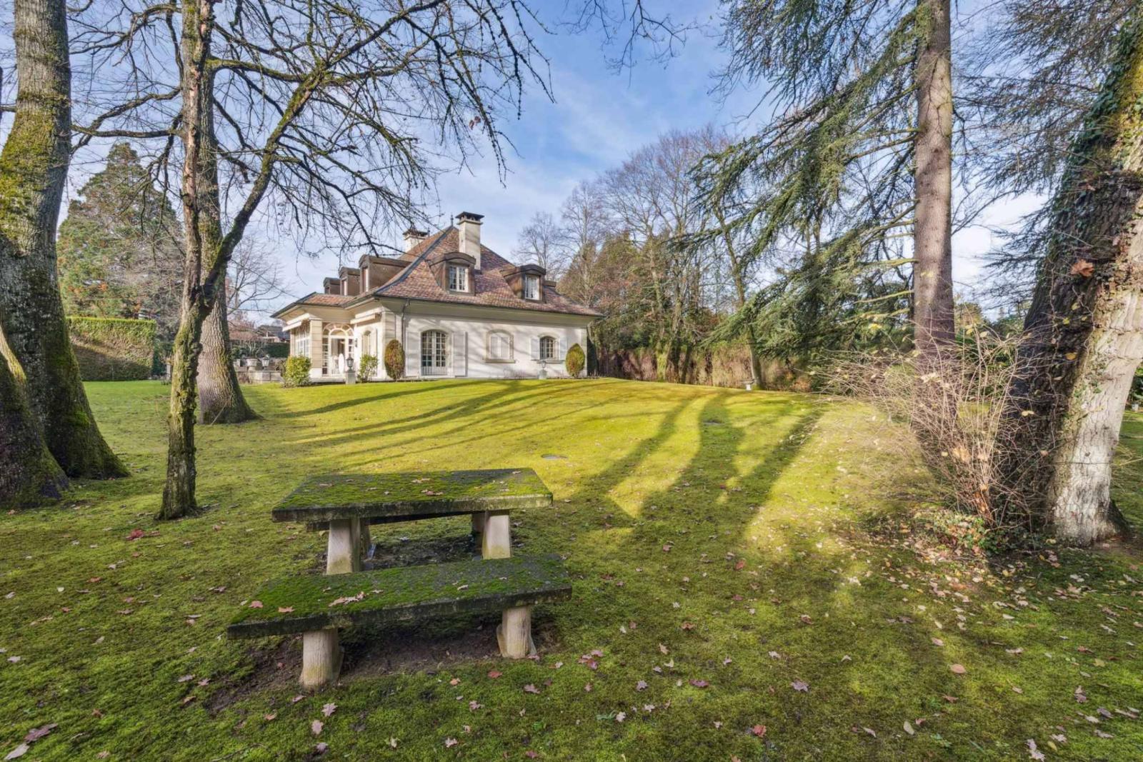 Propriété de prestige au calme, à deux pas du centre-ville