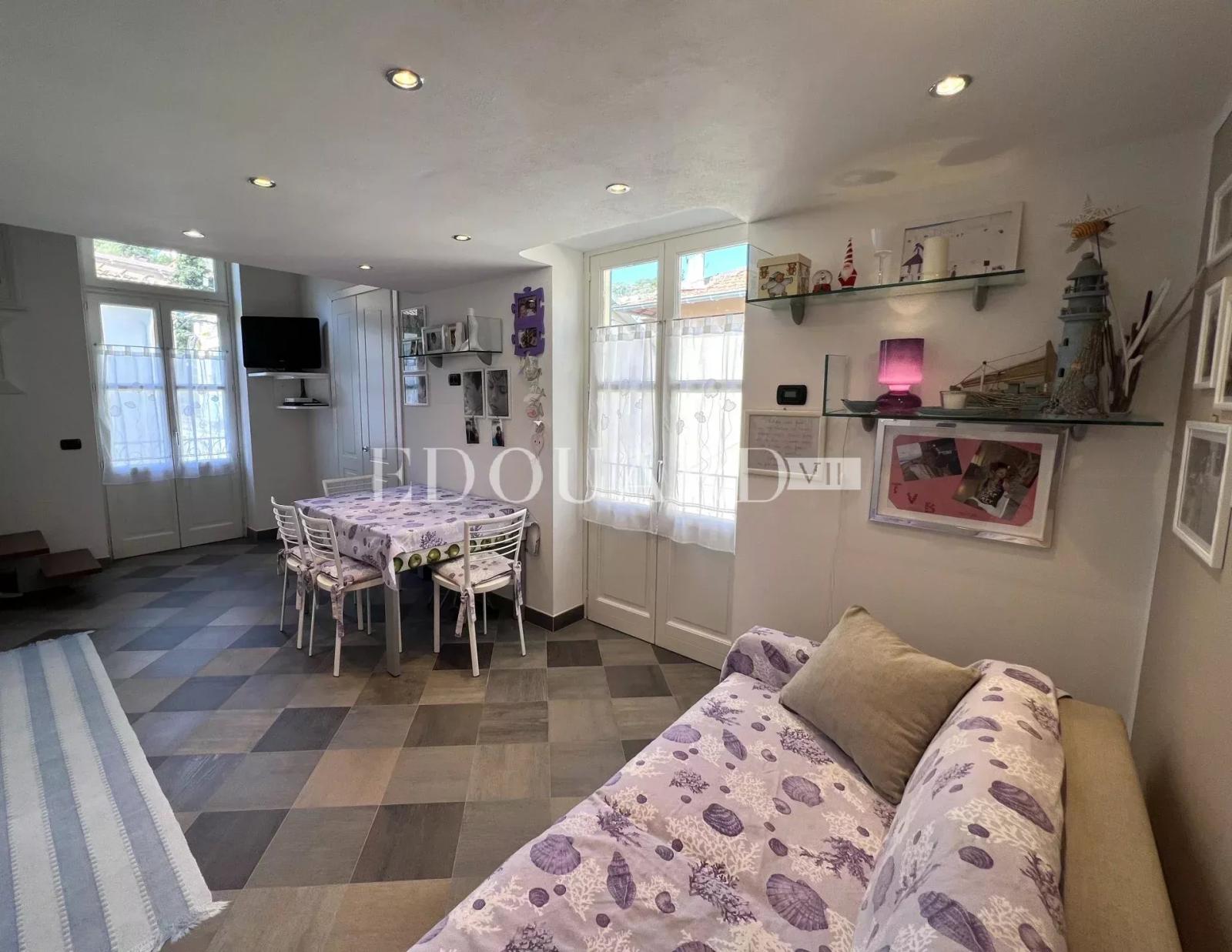 En exclusivité petit trois pièces en très bon état avec deux chambres en mezzanine, proche commerces et écoles