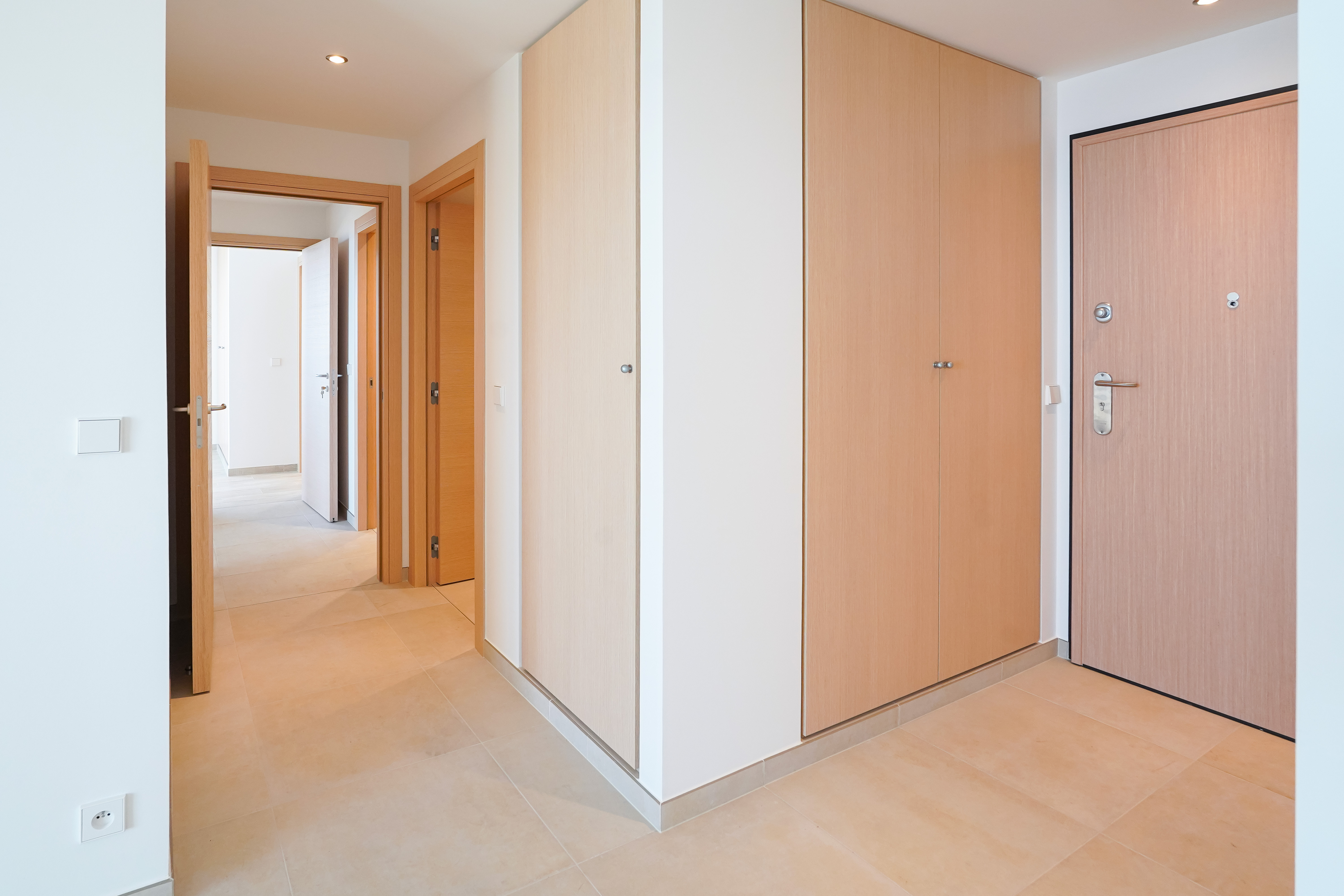 fc380_couloir-valeri-agency-barnes-monaco-1781881017.jpg