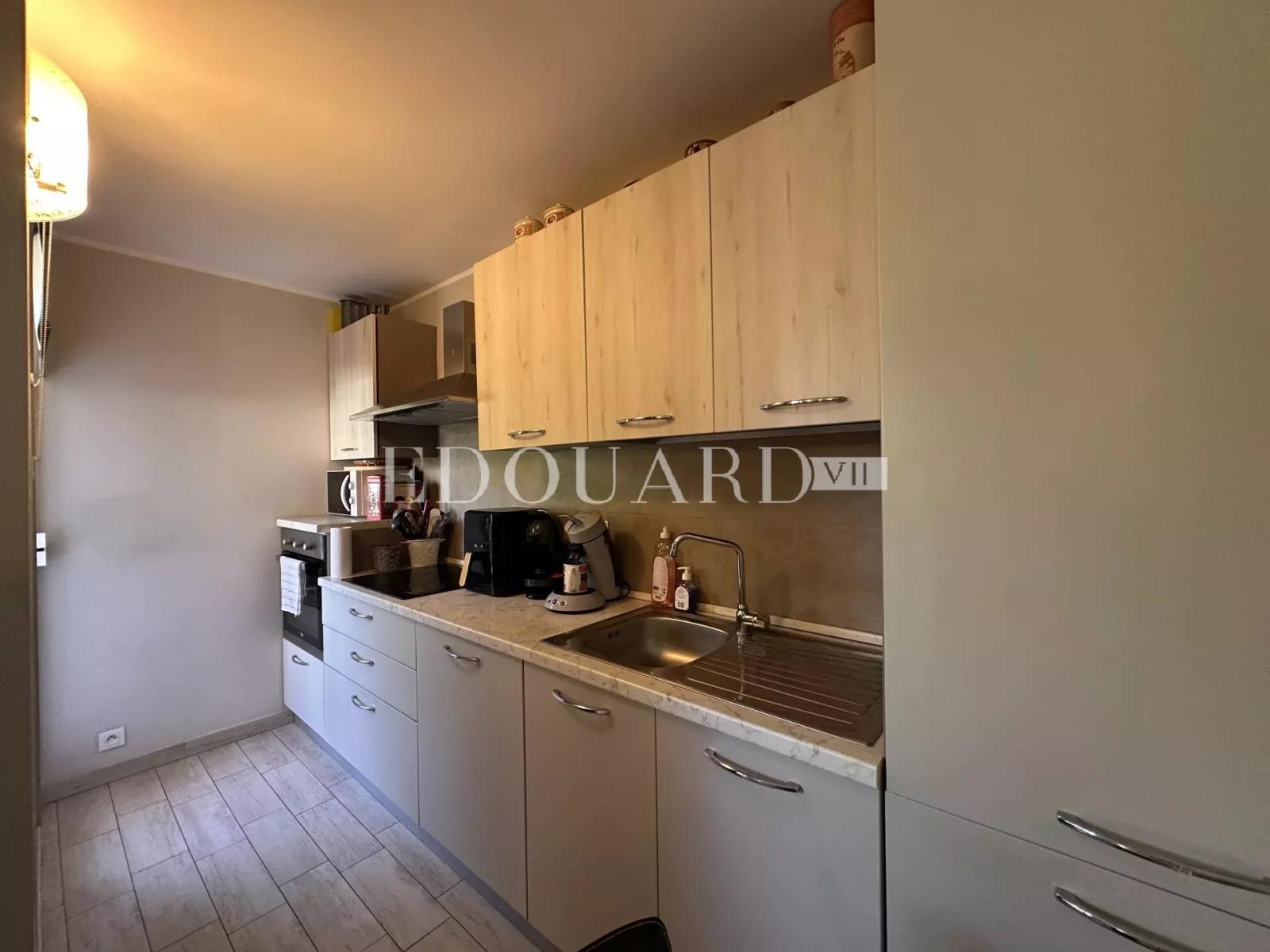 En exclusivité studio en très bon état avec belle terrasse couverte, idéal investissement locatif