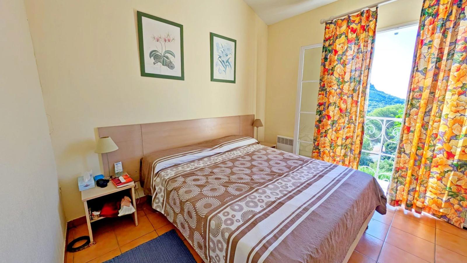 ACHAT SAINT RAPHAEL  Proche des plages d'Agay, dans domaine sécurisé avec golf, tennis