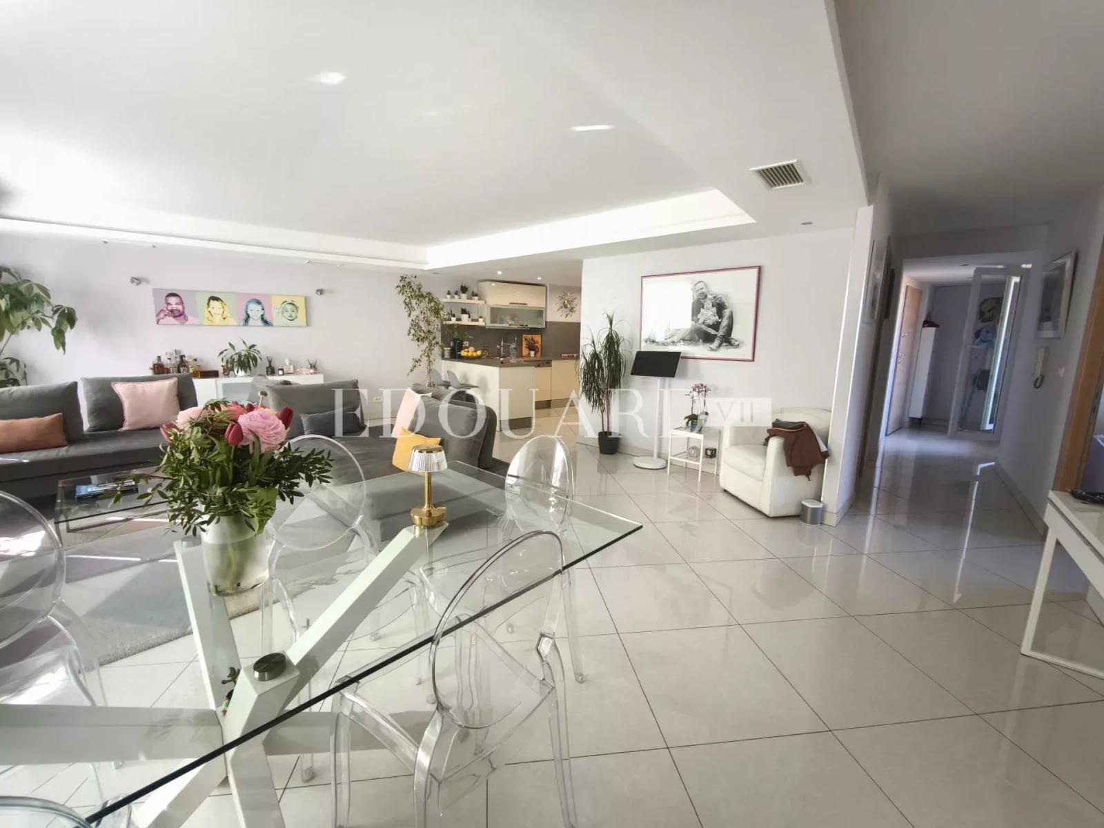 Sur la commune de Roquebrune Cap Martin, penthouse de 115 m²  avec grande terrasse et spectaculaire solarium