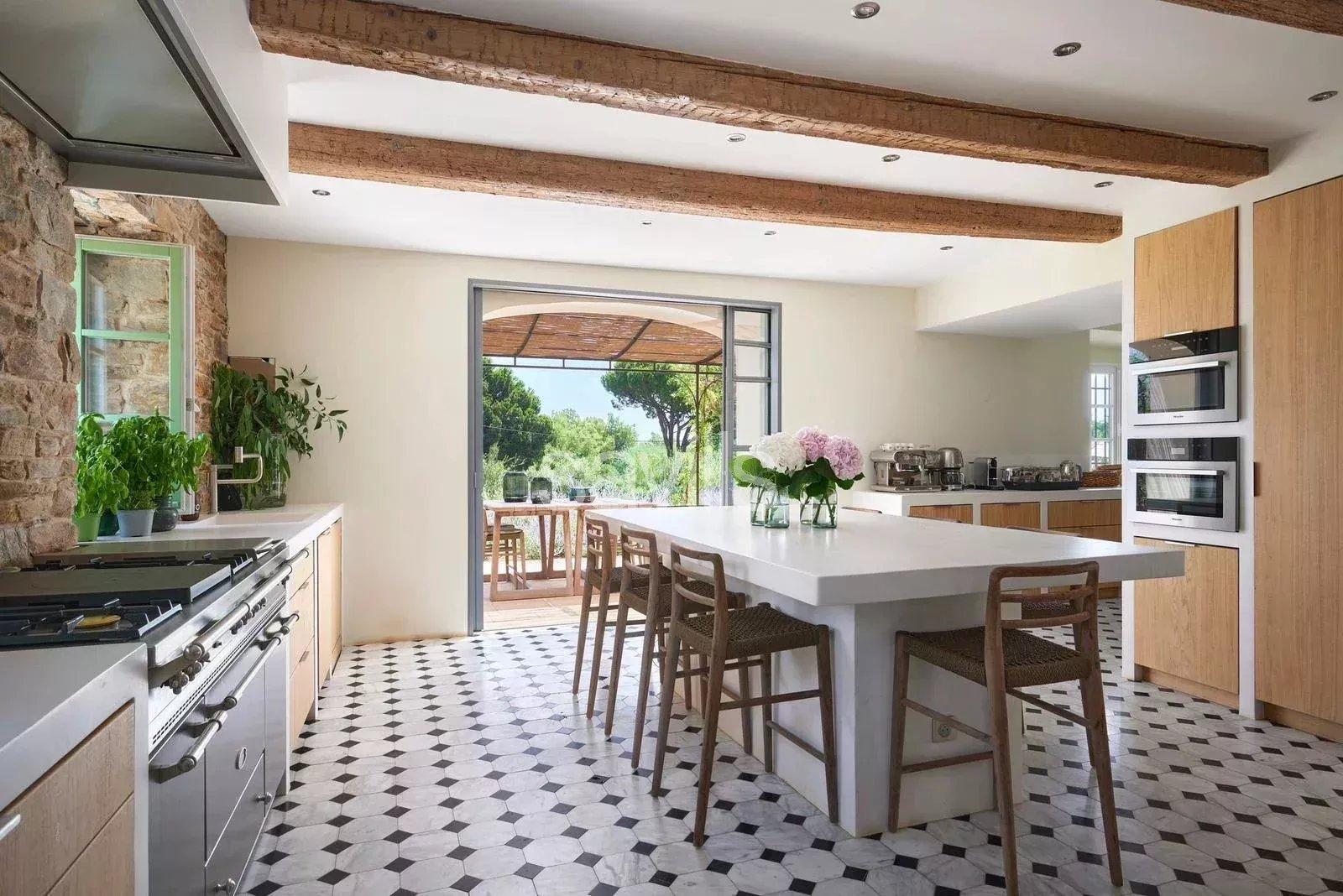 Demeure d'exception au cœur des vignes, proche de la plage et du village de Saint-Tropez