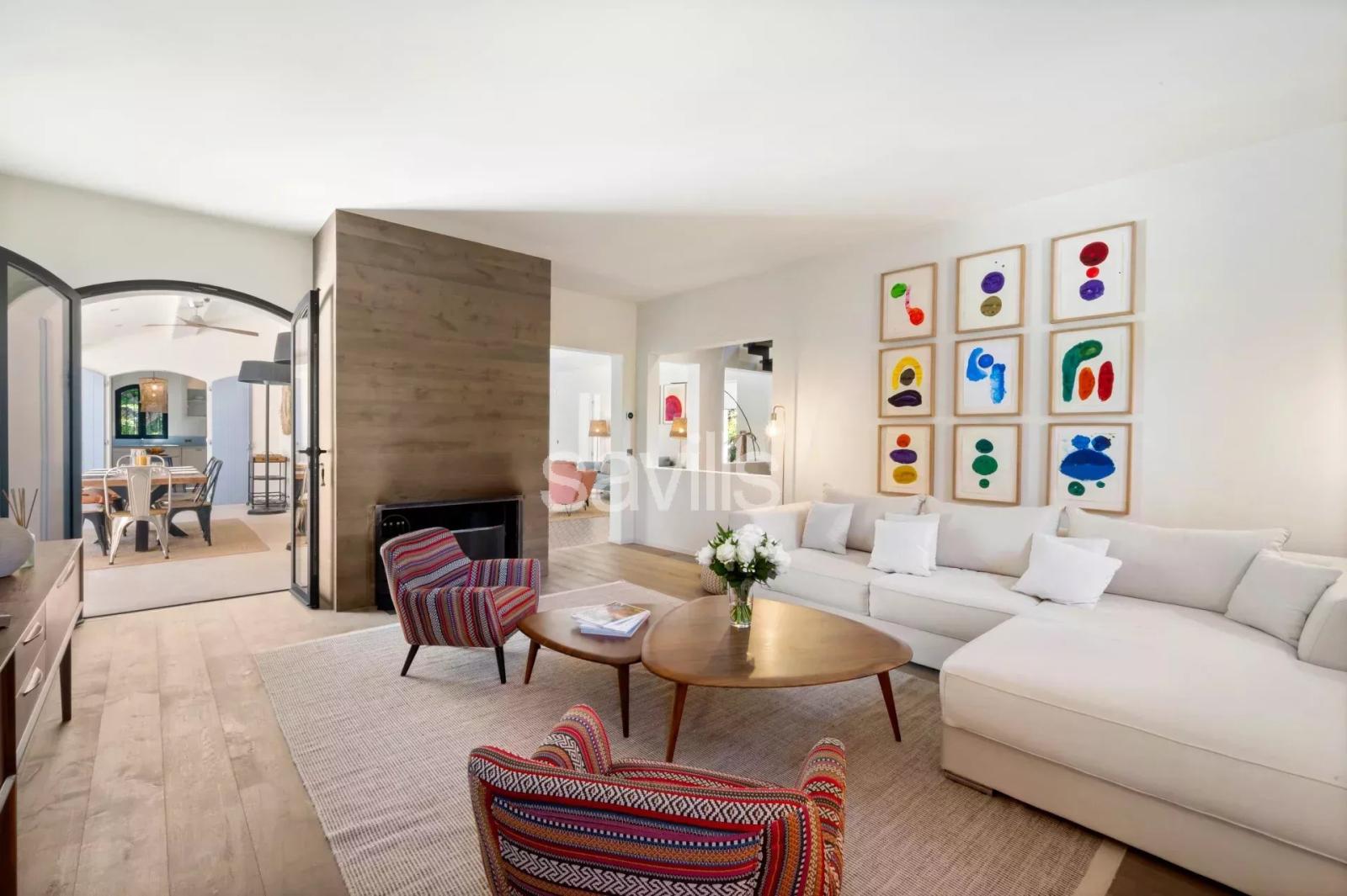 Villa de charme avec piscine et 6 suites proche du centre et accès facile aux plages