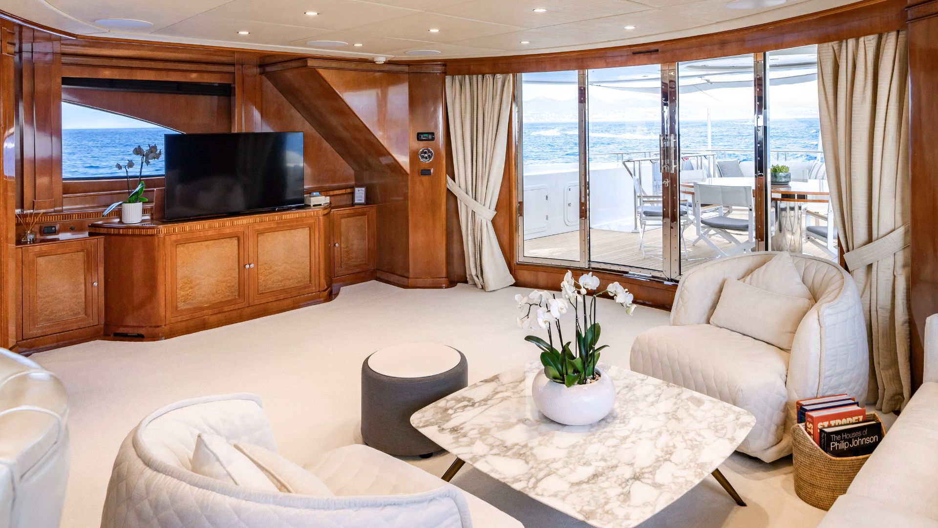 Ti0D1_italian_design_yacht.jpg