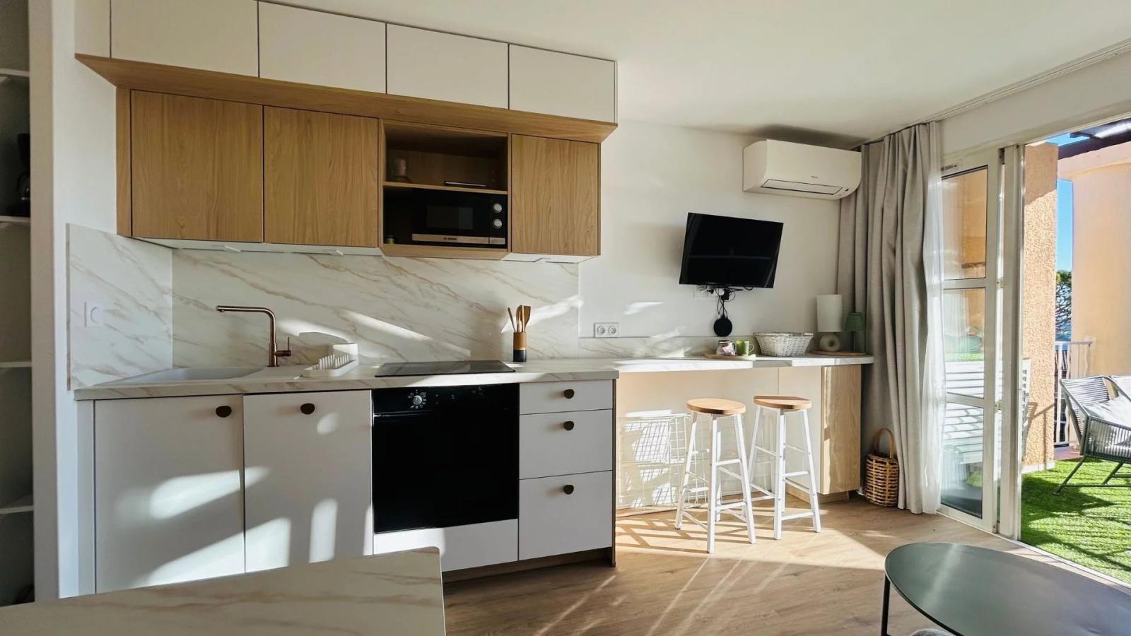 SOUS OFFRE Agay Cap Esterel superbe appartement entièrement rénové, vue mer panoramique