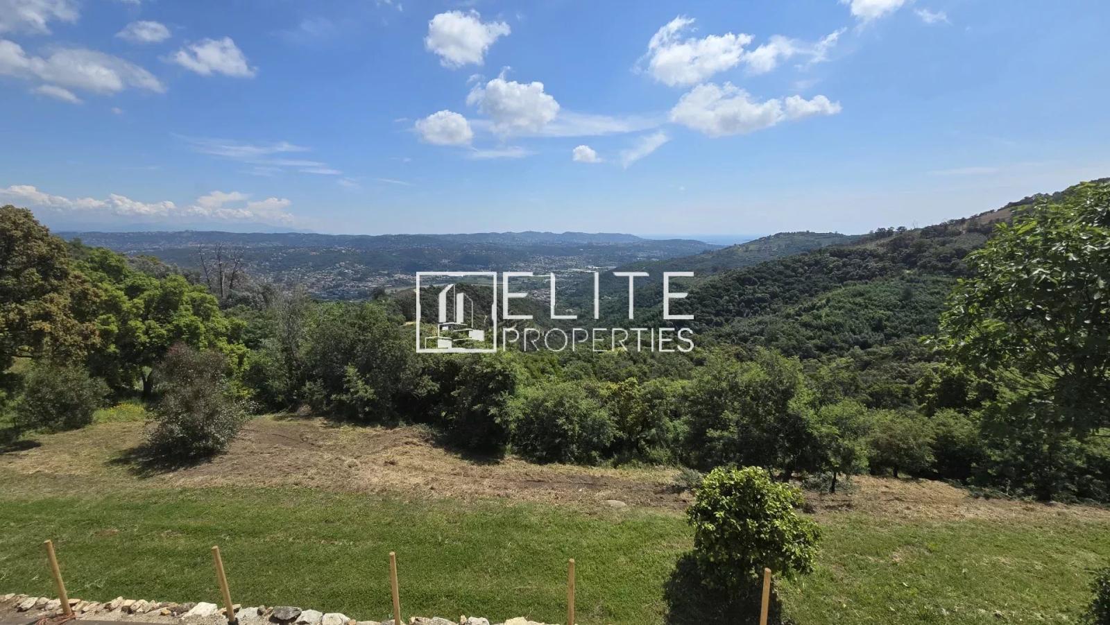 PEGOMAS - MAS DE 270m², VUE MER & TERRAIN DE 30 HECTARES