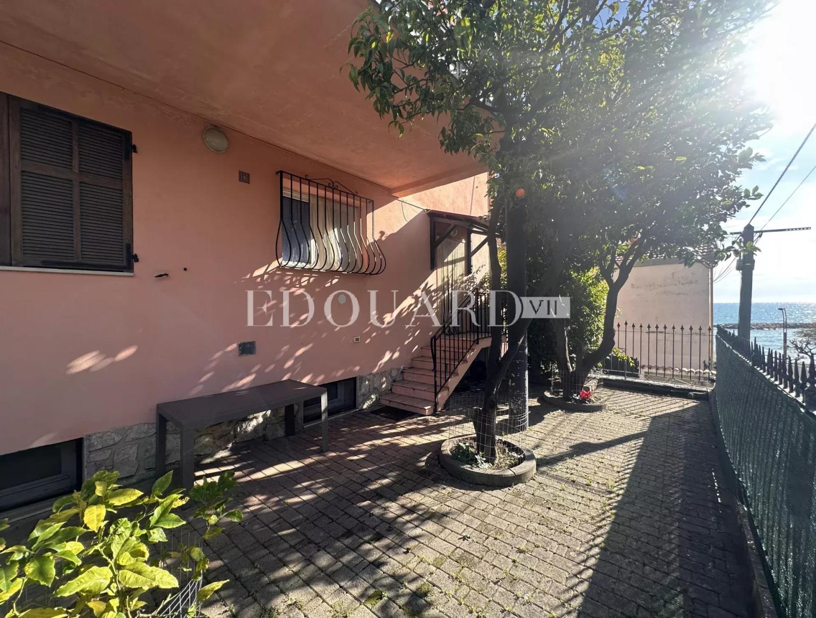 Trois pièces à vendre avec grande terrasse, au cœur du splendide quartier résidentiel de Garavan, exclusivité