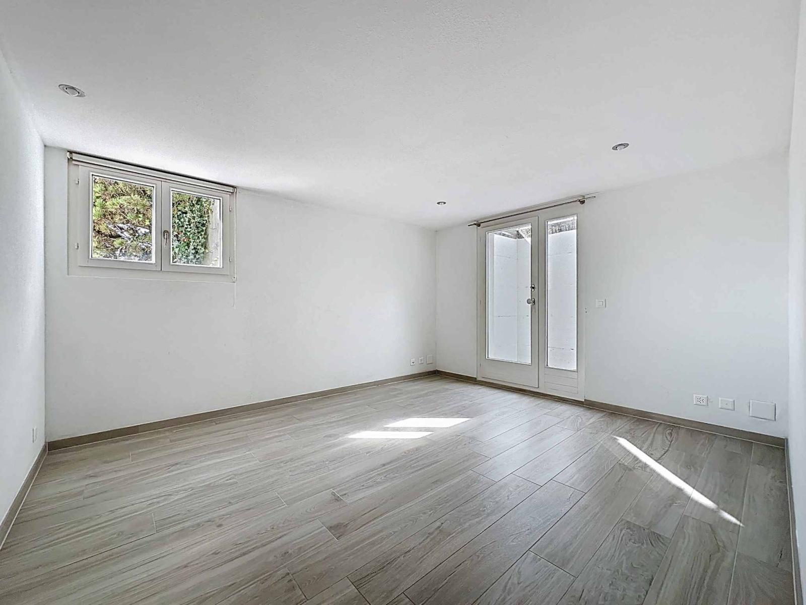 Villa individuelle de 325 m2 avec une belle vue sur le lac et les montagnes