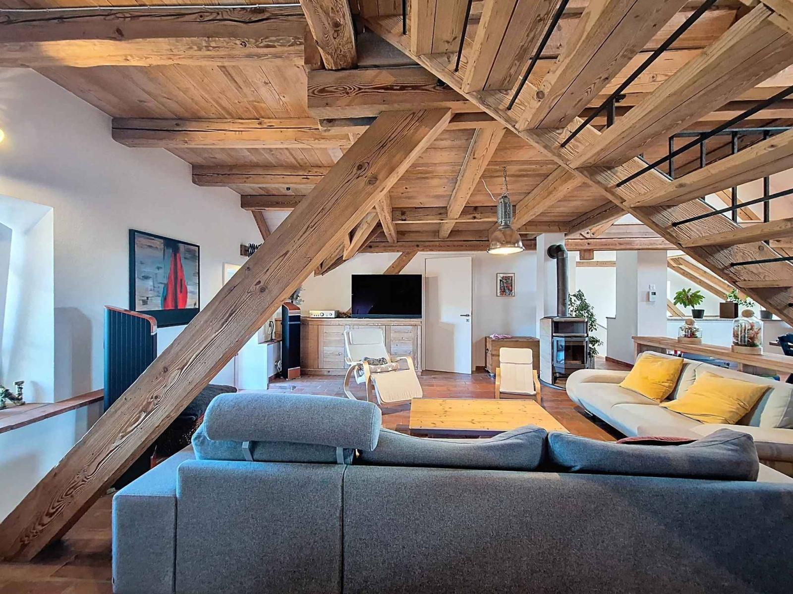 Duplex de 5.5 pièces en attique proche de Romont