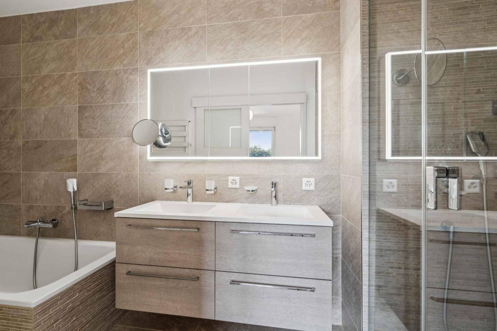 EN EXCLUSIVITÉ ! Bel attique de 6 pièces avec terrasse de 141 m²